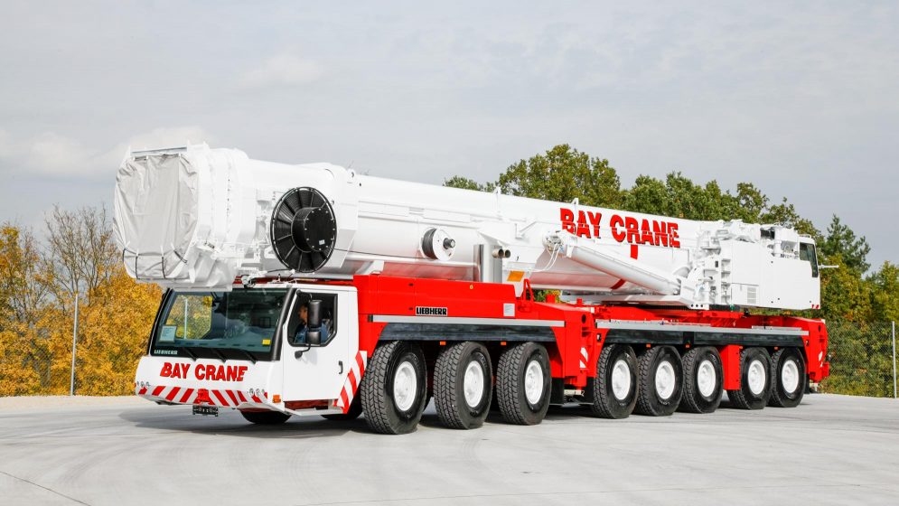 LTM 1500 all terrain crane with a hydraulic expandable